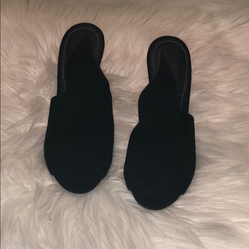 Kendall and Kylie heels